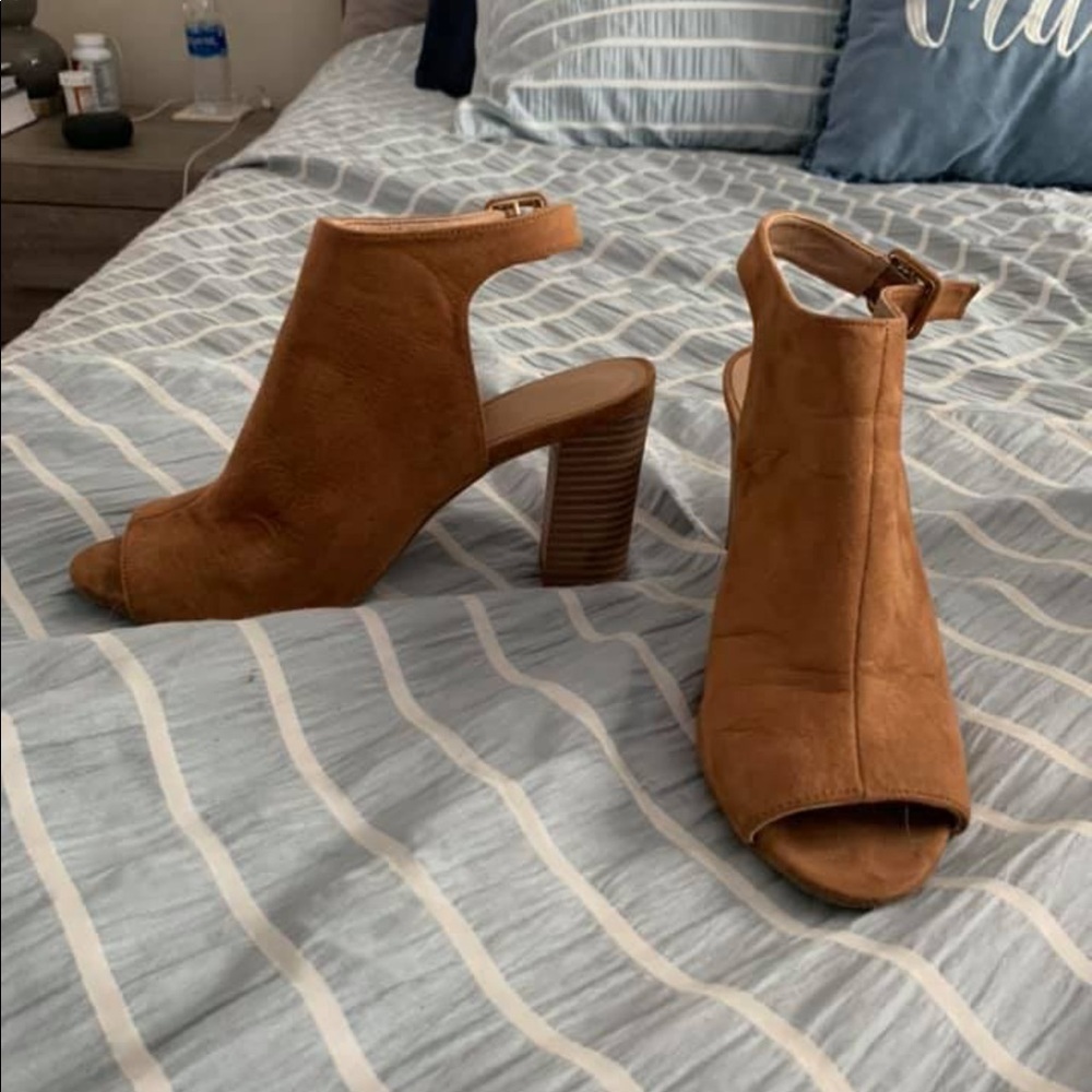 Tan covered heel!